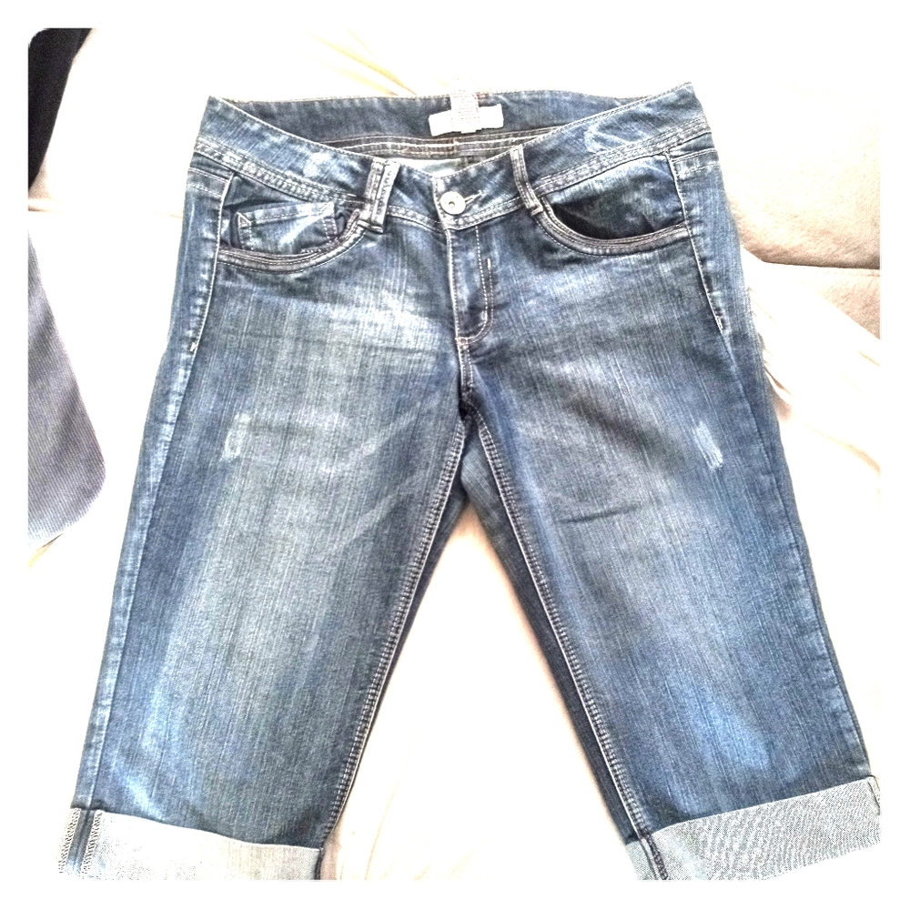 Candies Capris - Picture 4 of 4